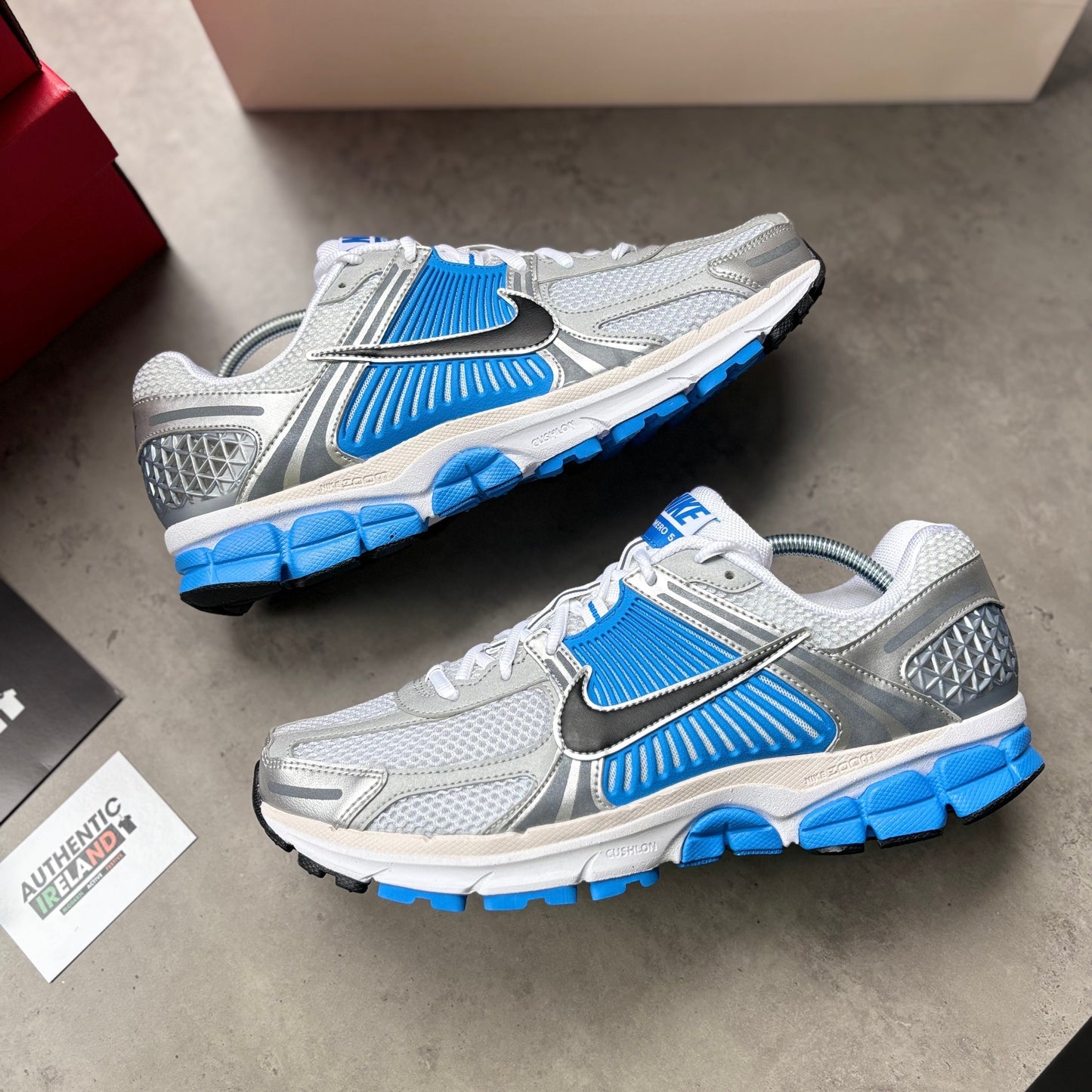 NIKE VOMERO 5 RUNNER - BLUE