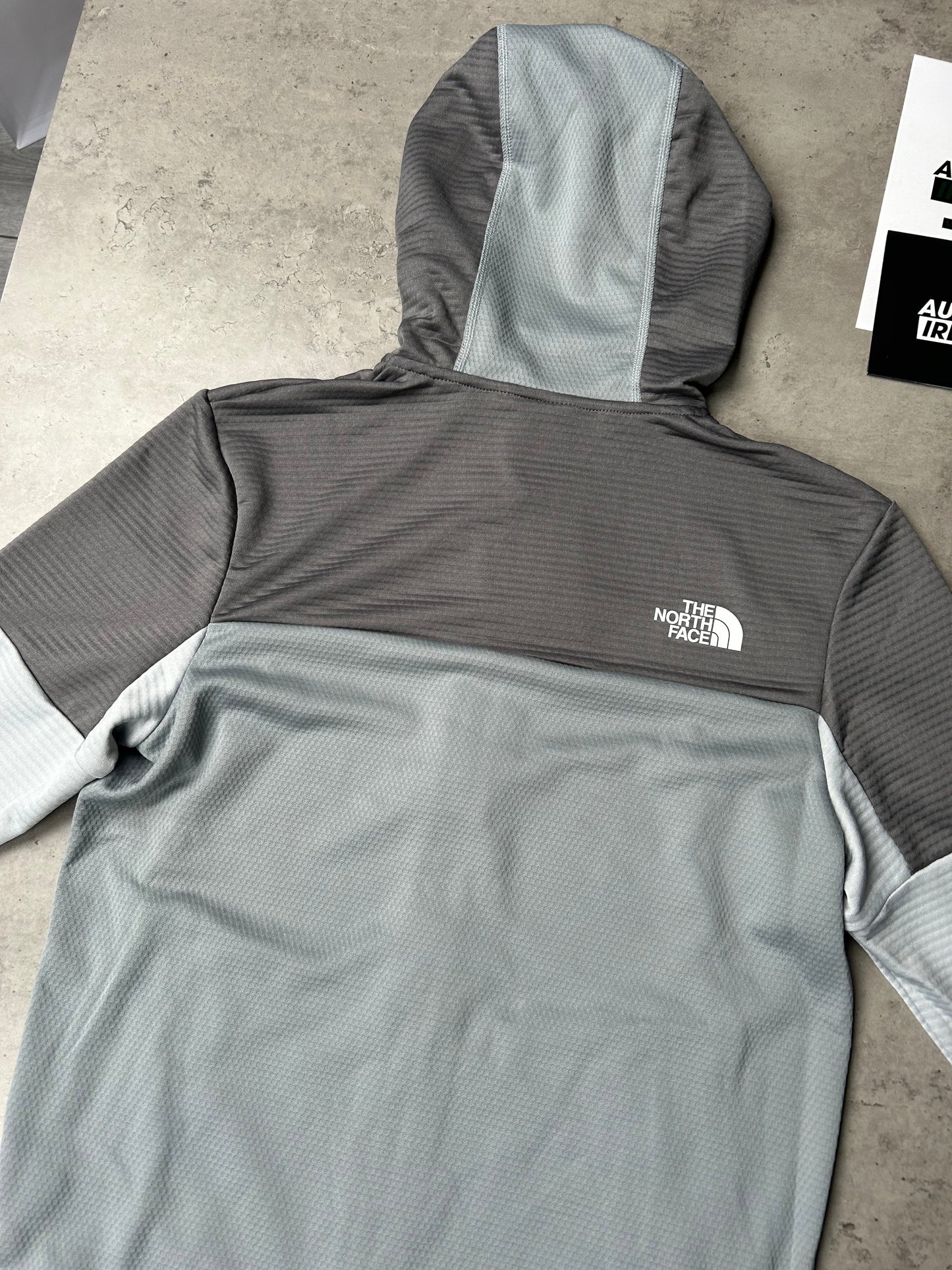 THE NORTH FACE MOUNTAIN ATHLETICS TRACKSUIT - LIGHT GREY/SLATE/GREY