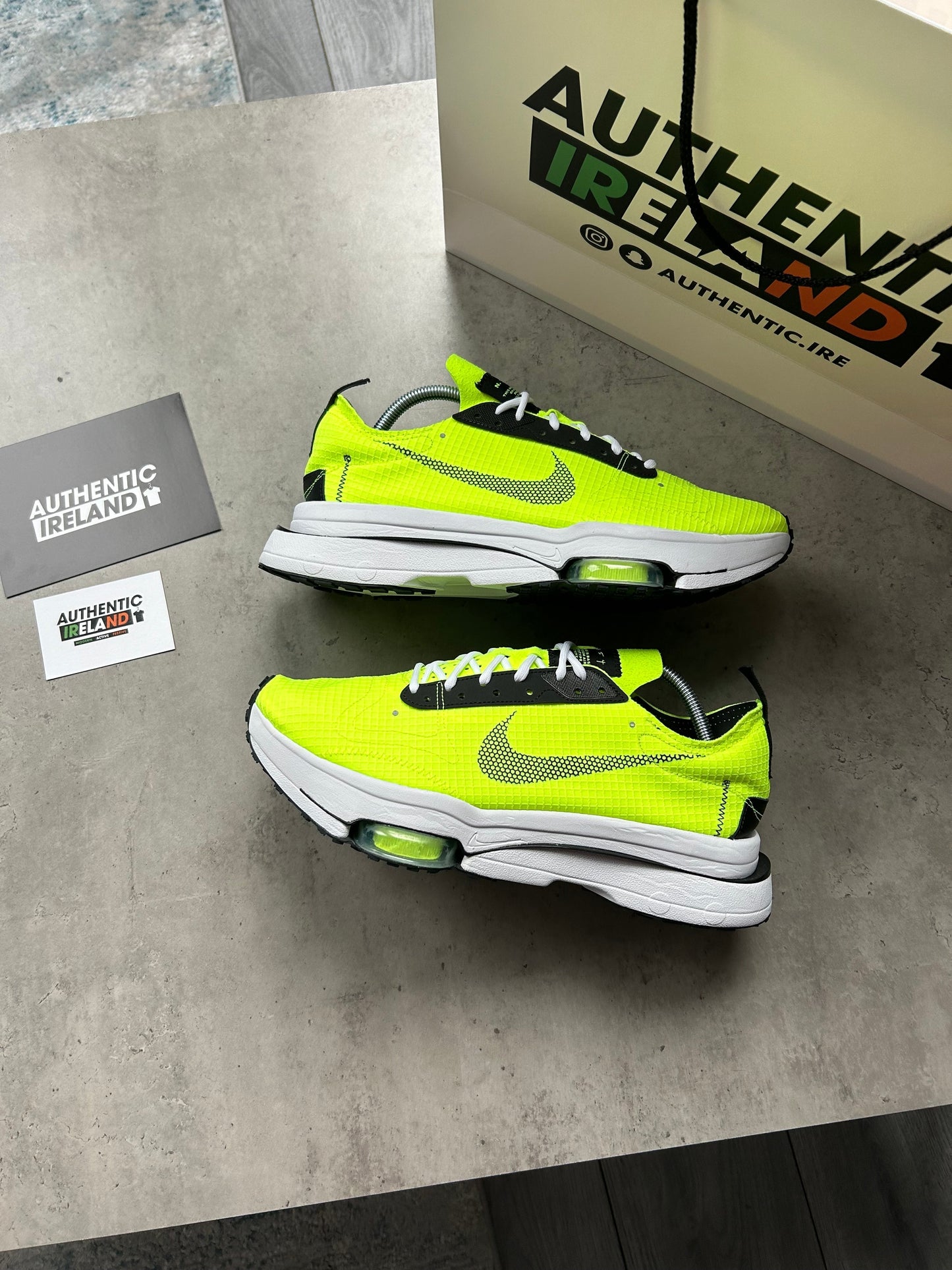 NIKE AIR ZOOM TYPE RUNNER - VOLT