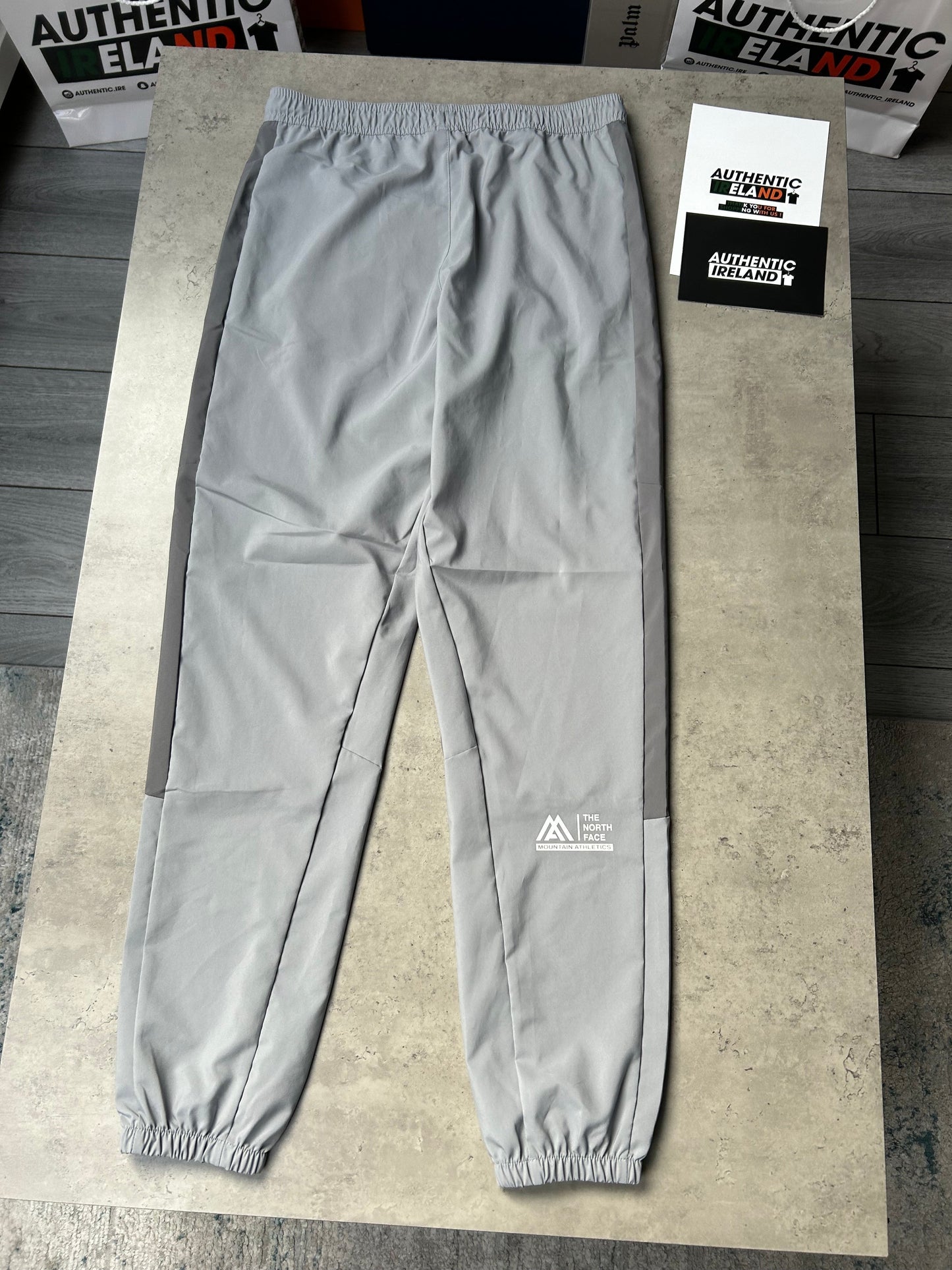 THE NORTH FACE TWO-TONE WOVEN TRACKSUIT - GREY