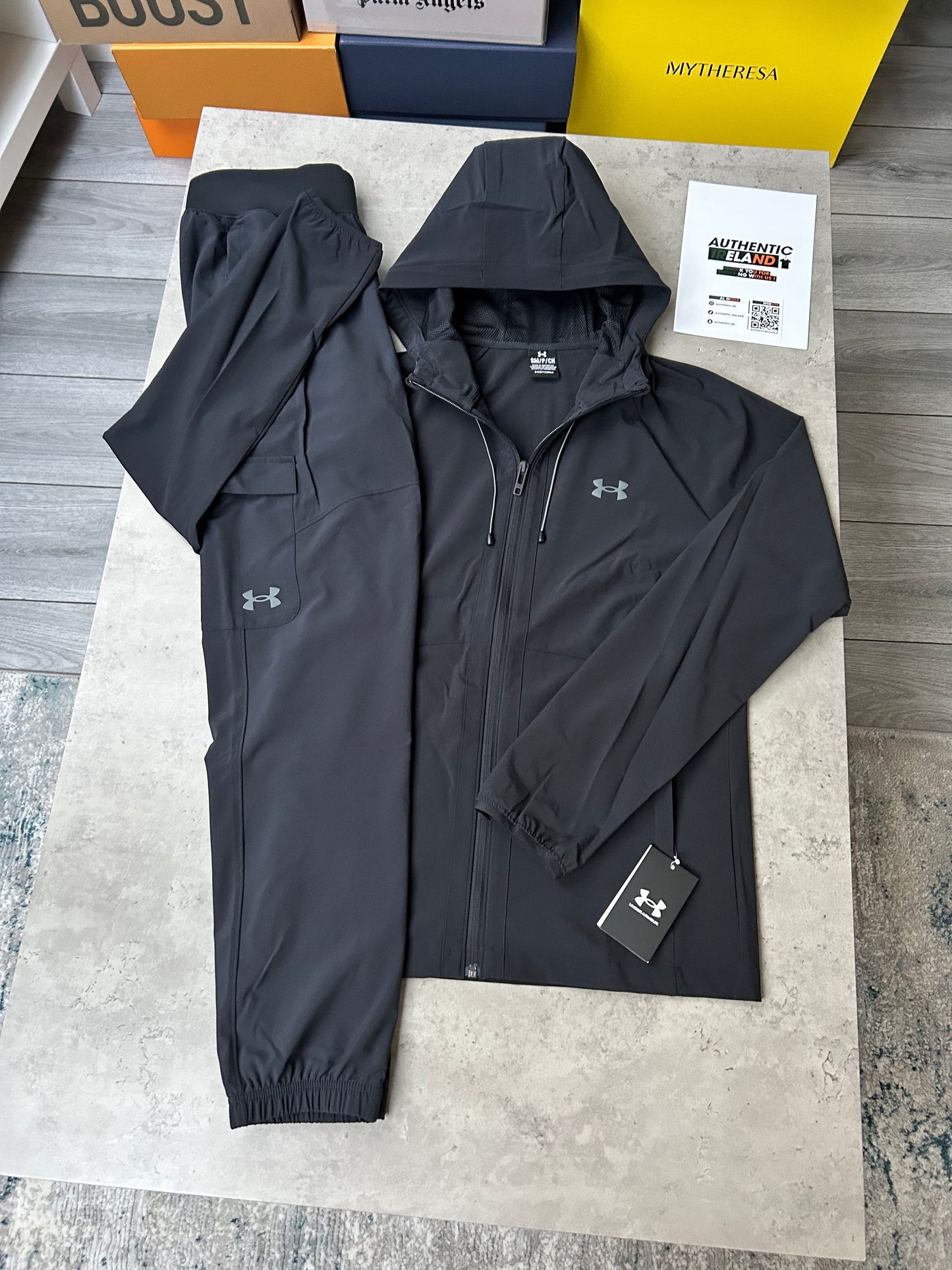 UNDER ARMOUR WOVEN CARGO TRACKSUIT - BLACK