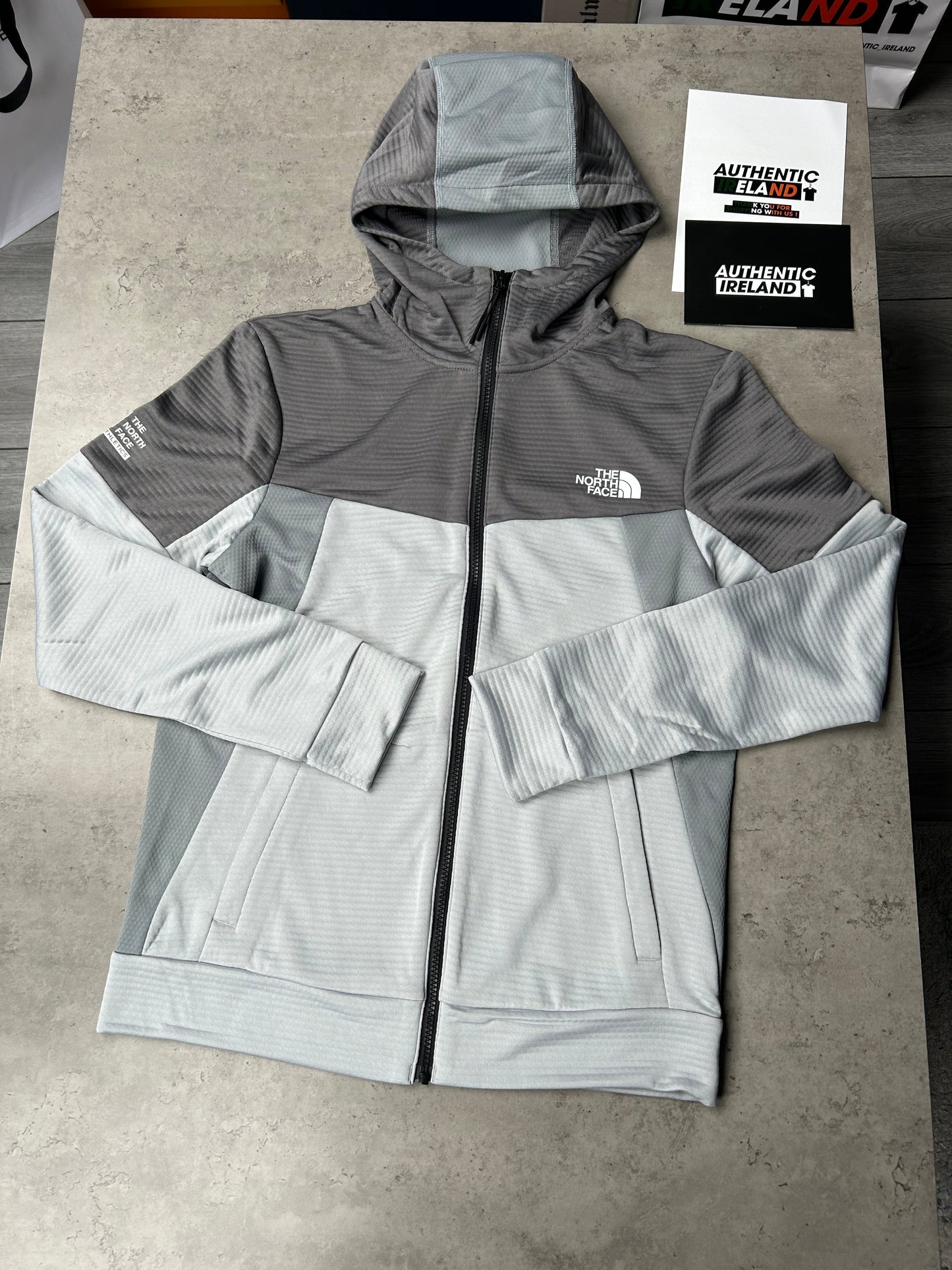 THE NORTH FACE MOUNTAIN ATHLETICS TRACKSUIT - LIGHT GREY/SLATE/GREY