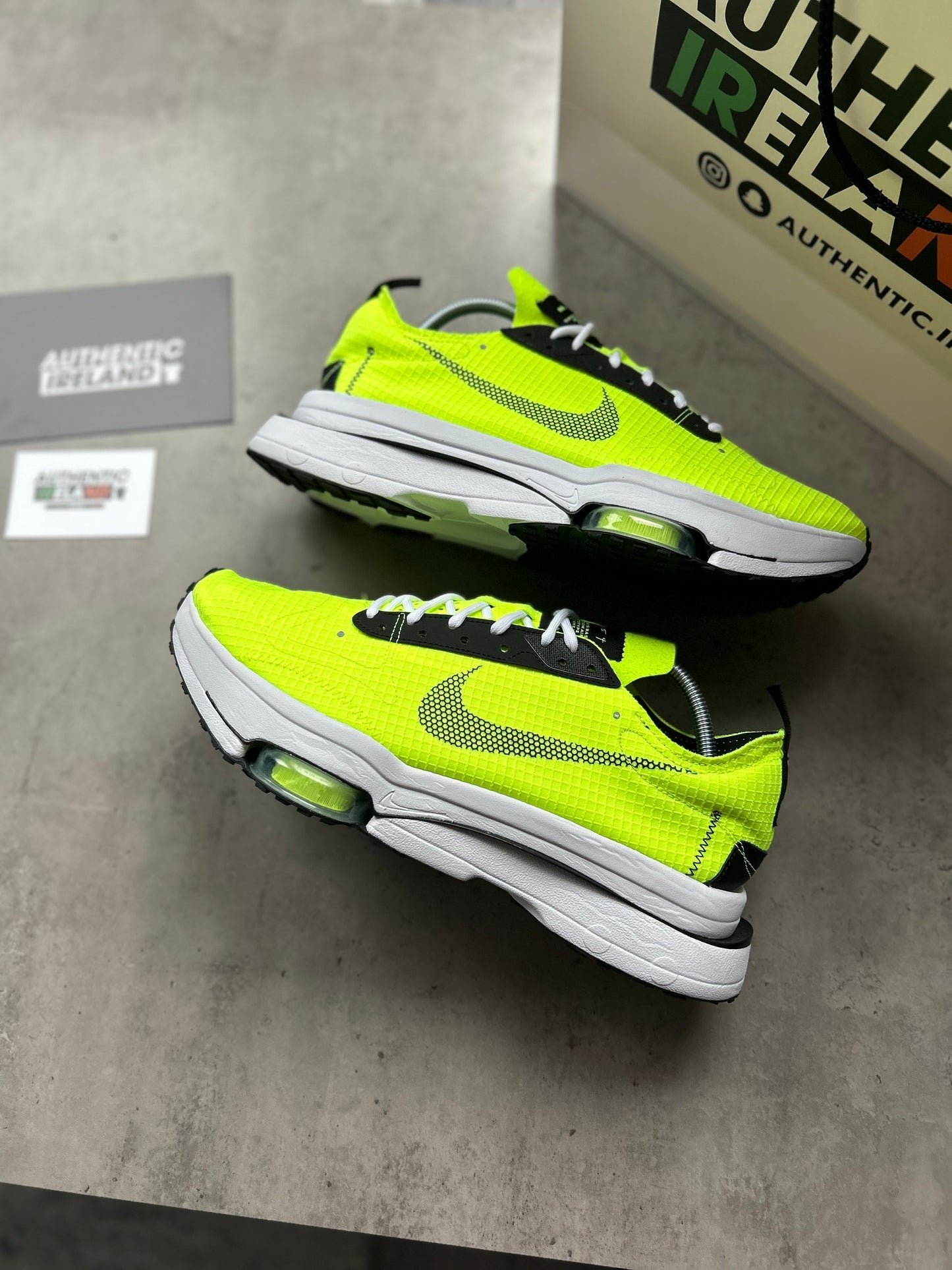 NIKE AIR ZOOM TYPE RUNNER - VOLT