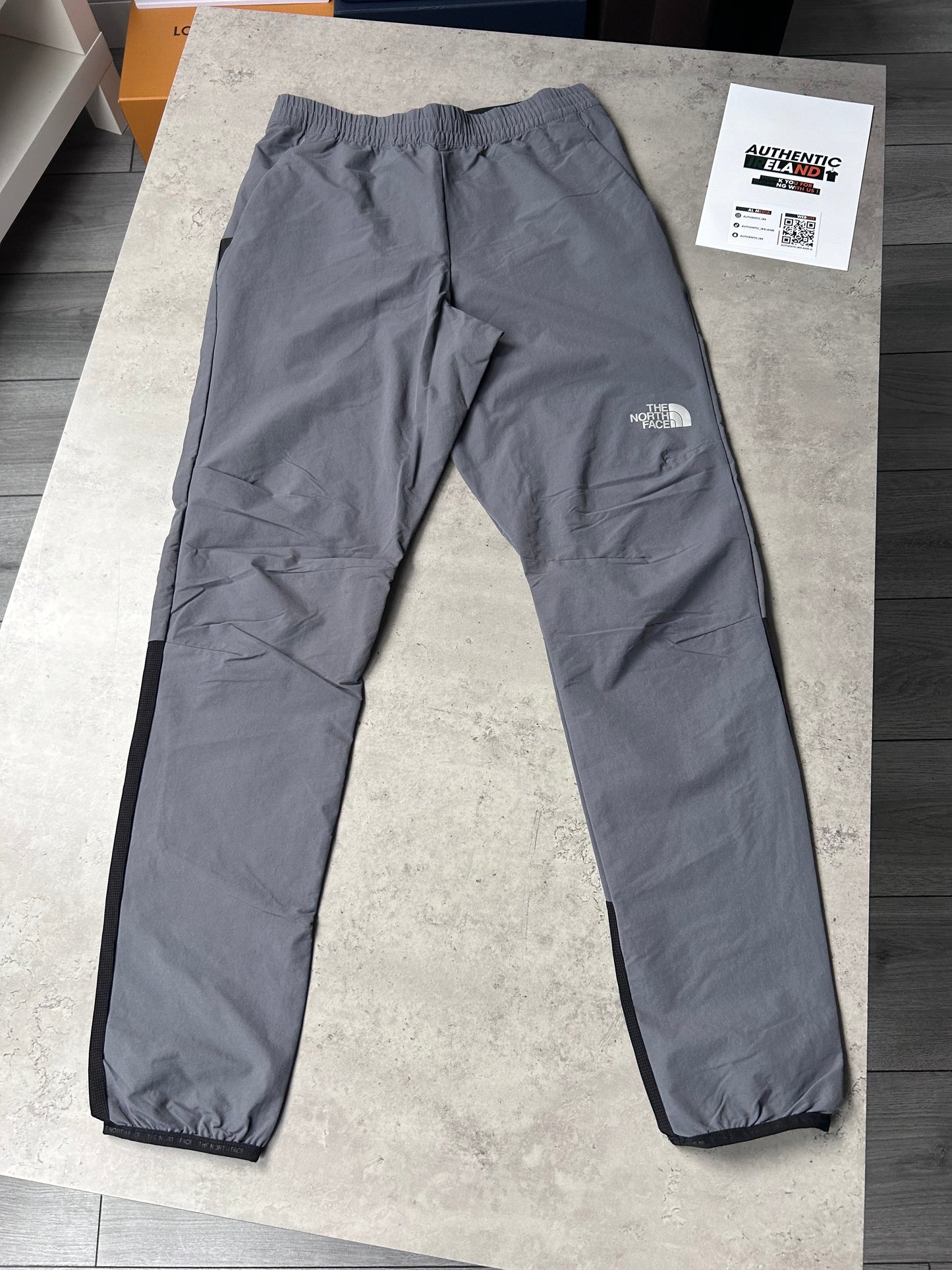 THE NORTH FACE WOVEN TRACKSUIT - GREY/BLACK