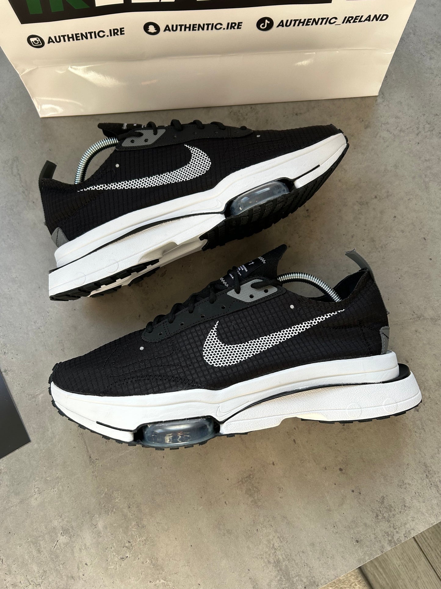 NIKE AIR ZOOM TYPE RUNNER - BLACK/WHITE