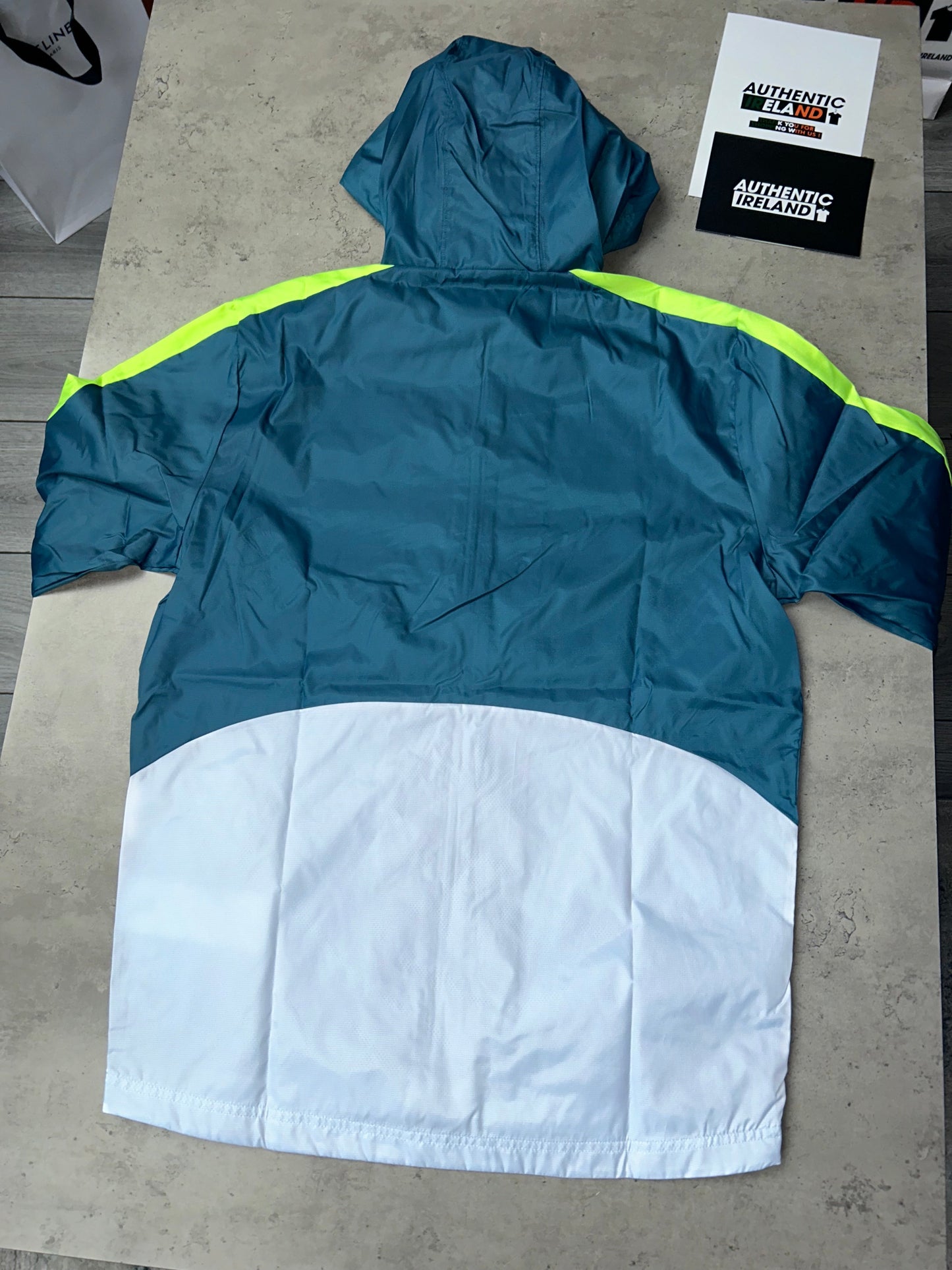 UNDER ARMOUR WINDRUNNER SET - TEAL/VOLT/WHITE