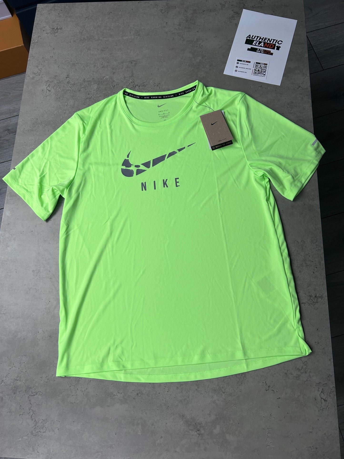 NIKE CRACKED SWOOSH SET - VOLT