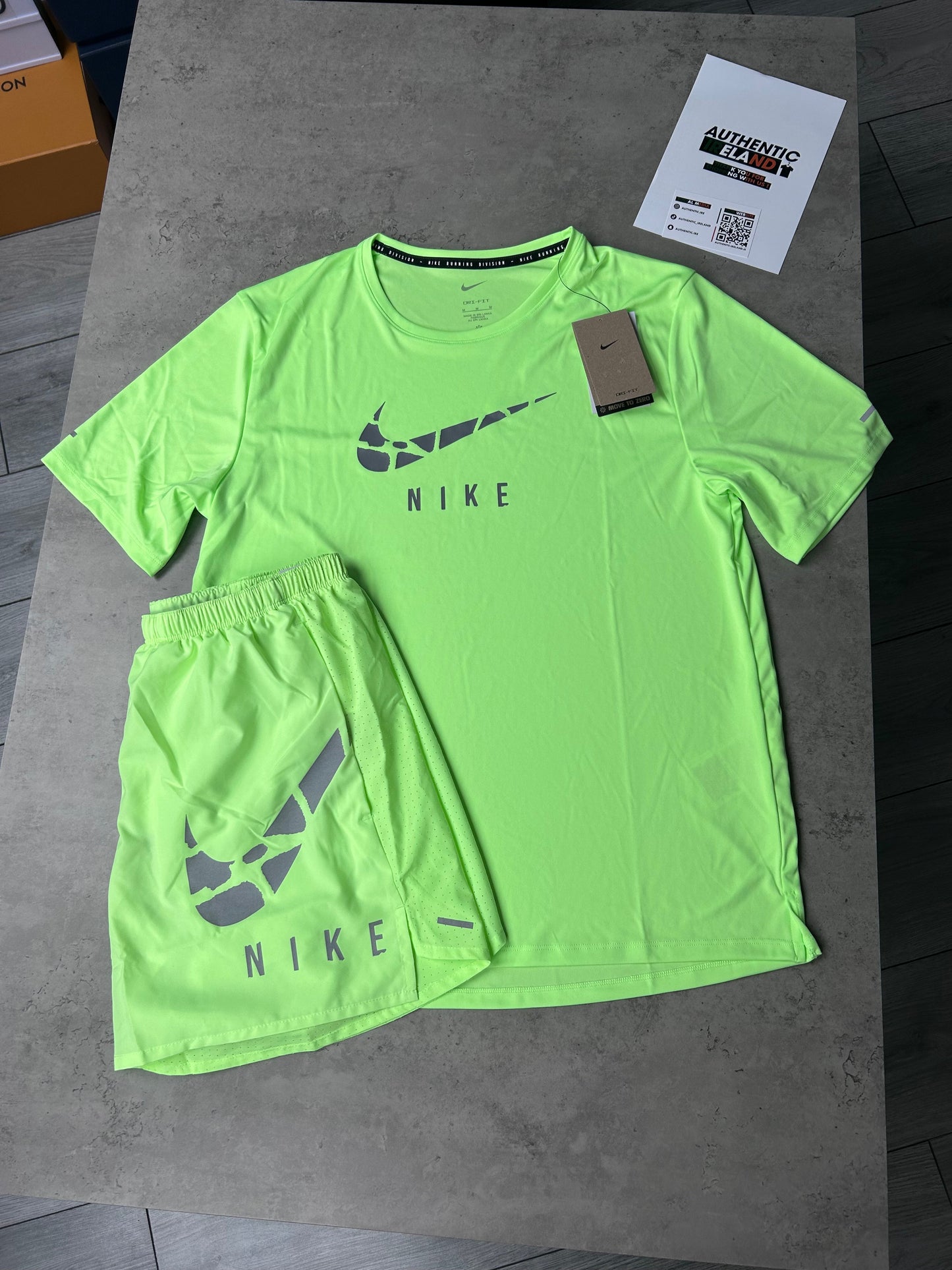 NIKE CRACKED SWOOSH SET - VOLT